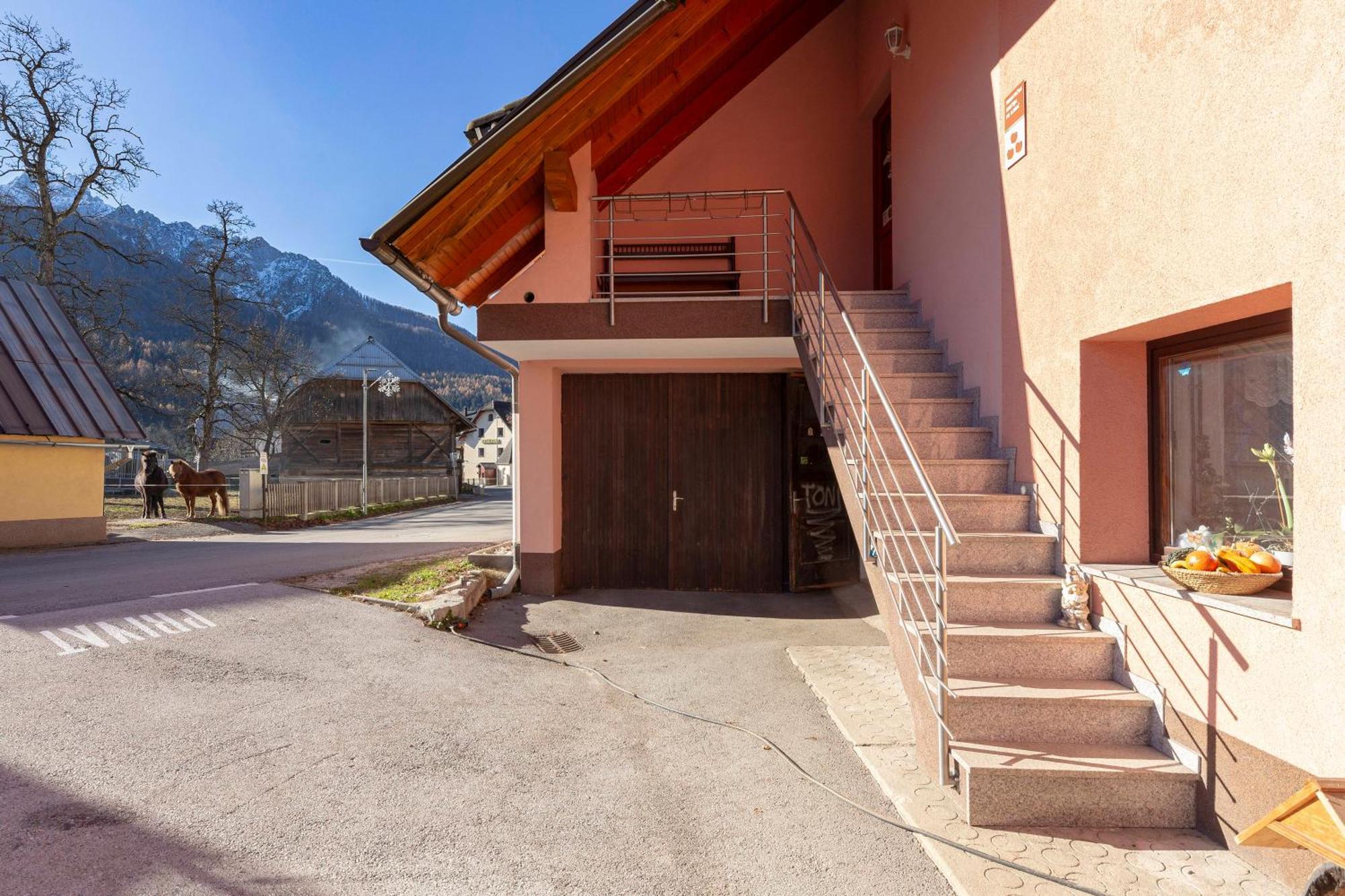 Apartment Pr' Kavac Rateče Exteriör bild